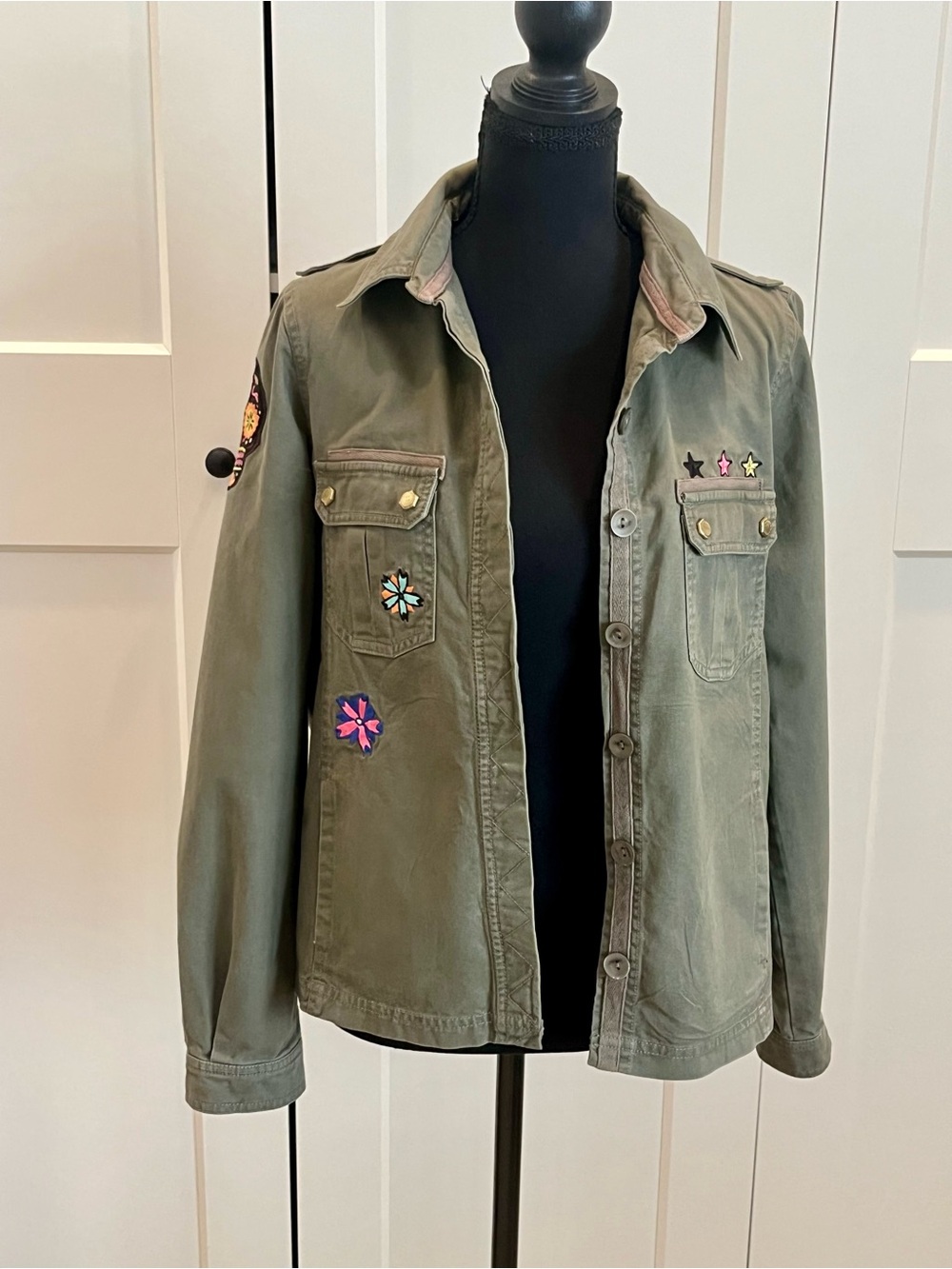 Olive Green Military-Style Jacket w/ Embroidered Patches in 100% Cotton
